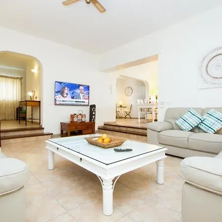 Puerto Del Carmen Sleeps 8 Pool Air Con Wifi Puerto del Carmen (Lanzarote)