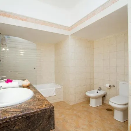 Puerto Del Carmen Sleeps 8 Pool Air Con Wifi Villa Puerto del Carmen (Lanzarote)